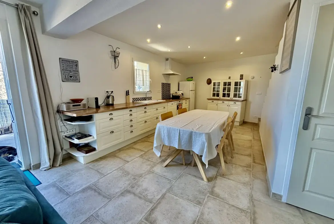 Maison de village rénovée avec garage et jacuzzi à Suzette 