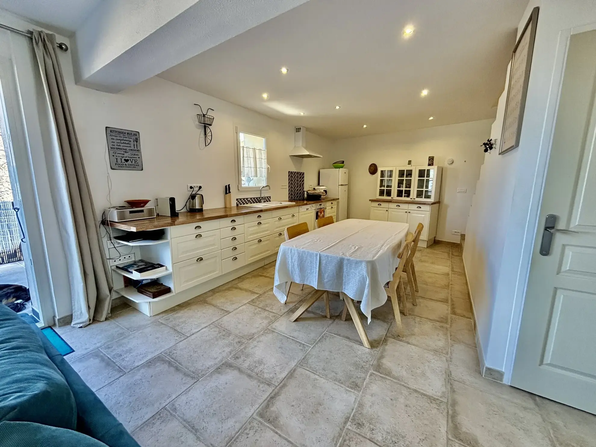 Maison de village rénovée avec garage et jacuzzi à Suzette 