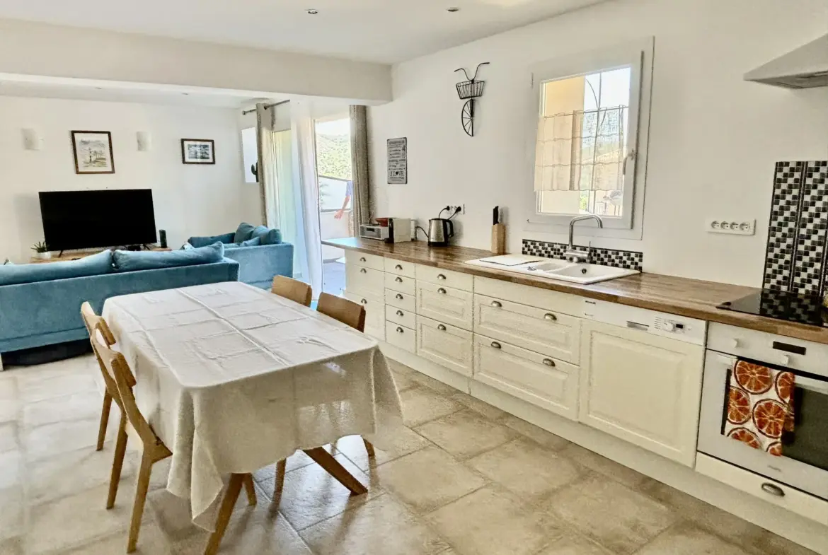 Maison de village rénovée avec garage et jacuzzi à Suzette 