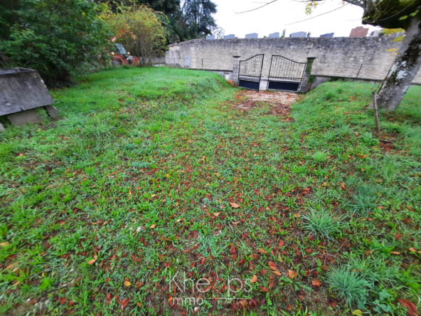 Terrain constructible viabilisé de 908 m2 à Pellegrue 