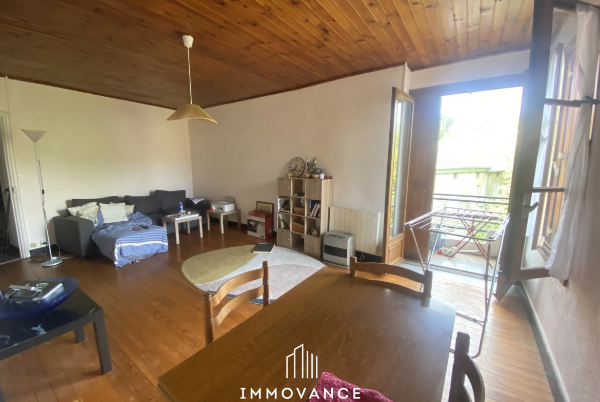 À vendre : Appartement T3/4 avec balcon à Saint-Jean-du-Bruel 