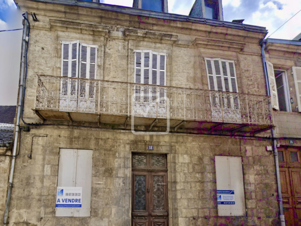 Demeure de caractère de 200 m² à rénover à Gourdon 