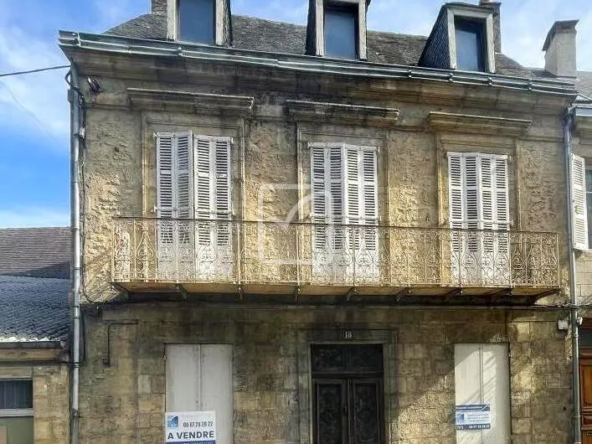 Demeure de caractère de 200 m² à rénover à Gourdon 