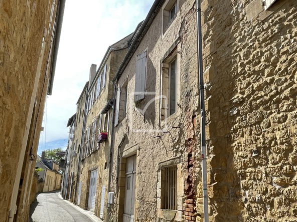 Demeure de caractère de 200 m² à rénover à Gourdon 