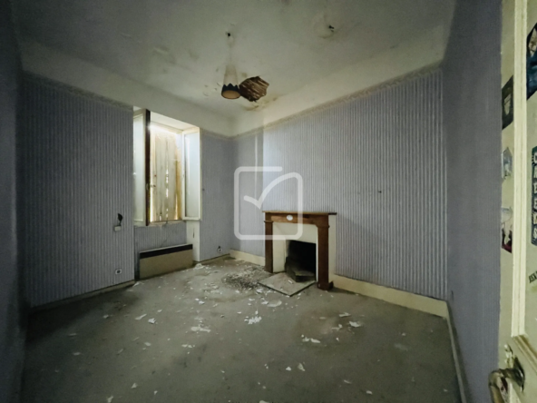 Demeure de caractère de 200 m² à rénover à Gourdon 