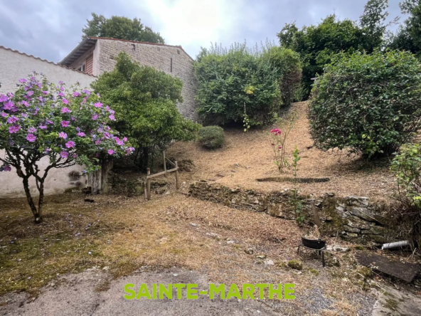 Ensemble immobilier à rénover à Chizé - 60 000€ 