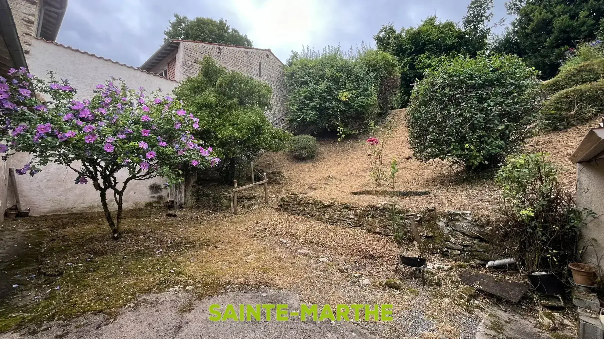 Ensemble immobilier à rénover à Chizé - 60 000€ 