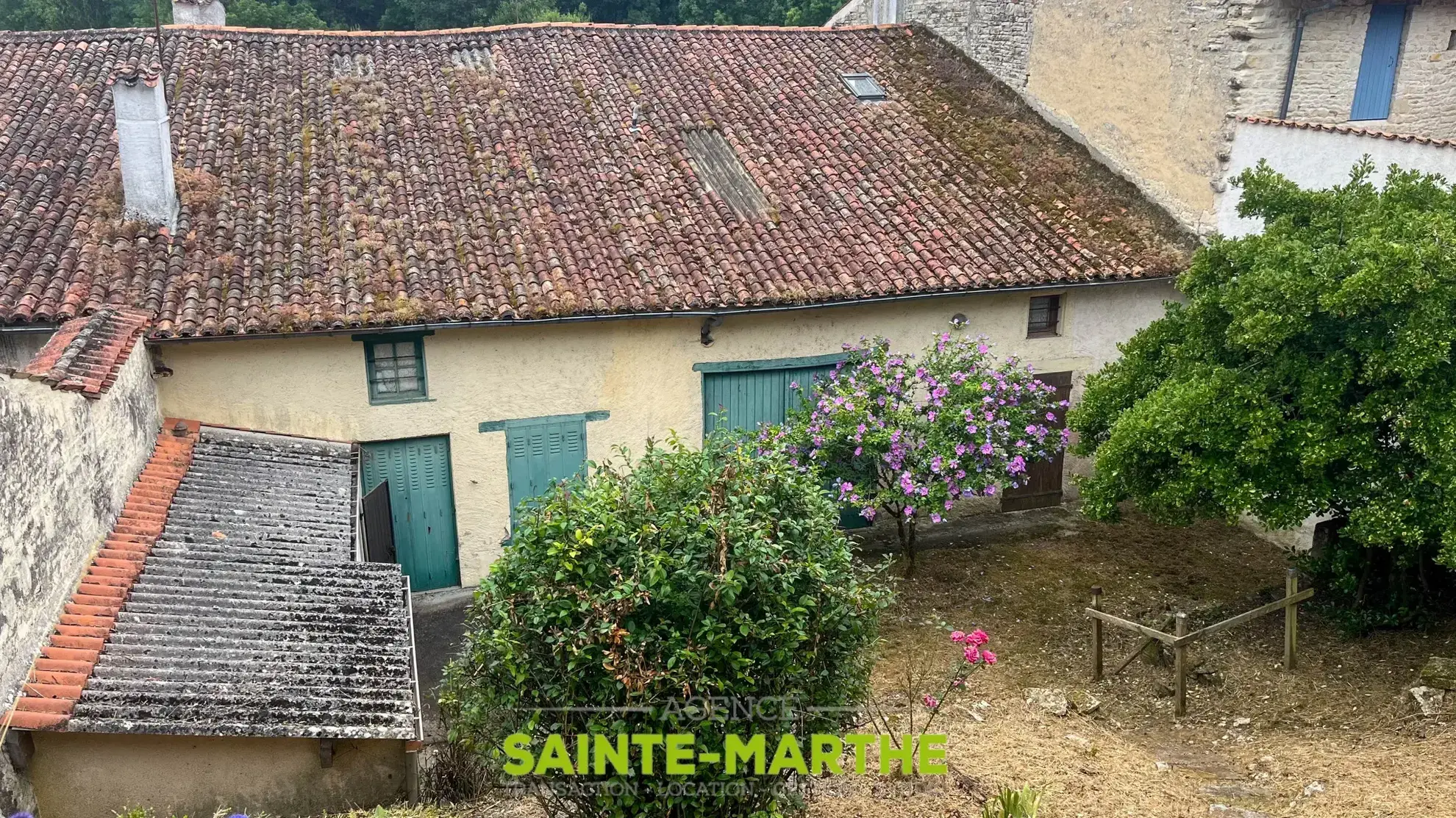 Ensemble immobilier à rénover à Chizé - 60 000€ 