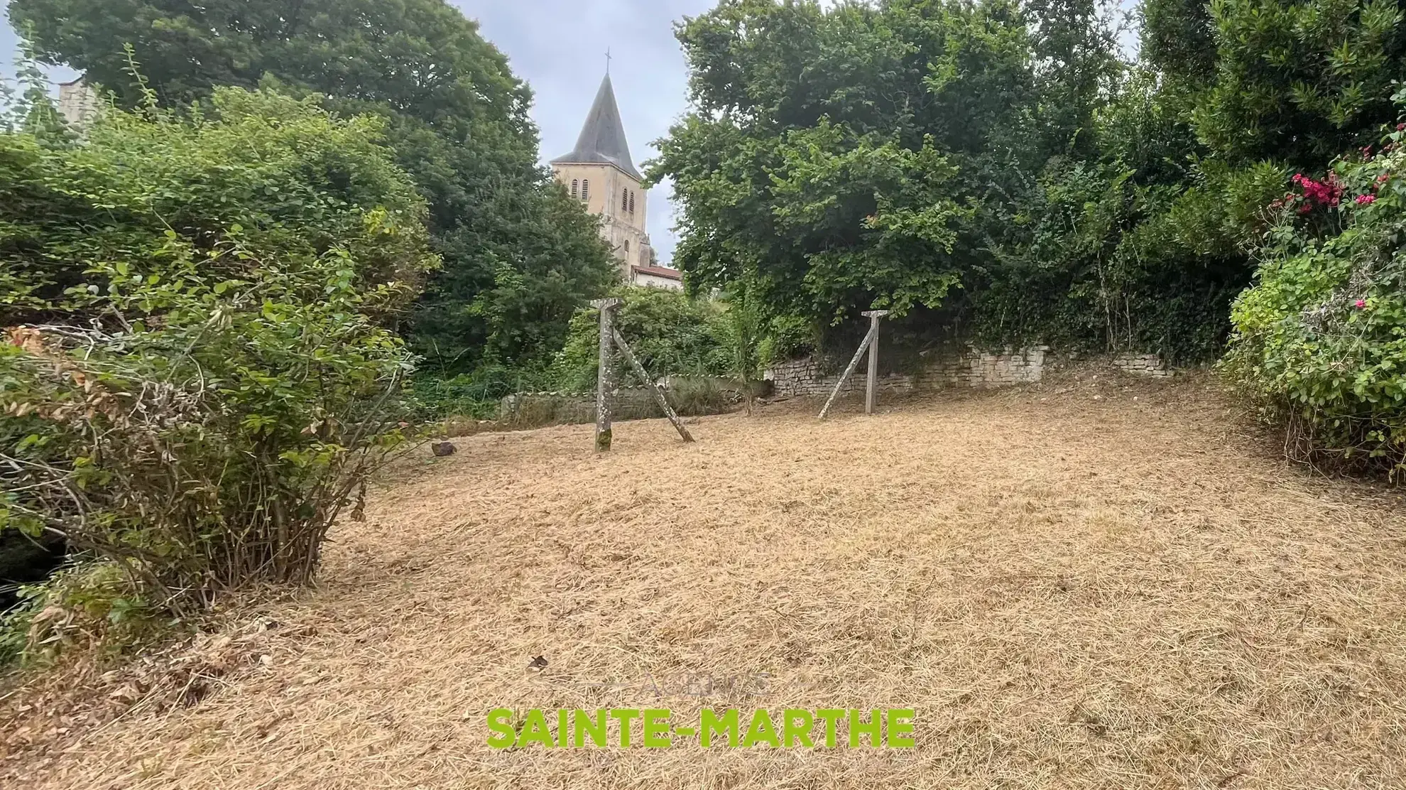 Ensemble immobilier à rénover à Chizé - 60 000€ 