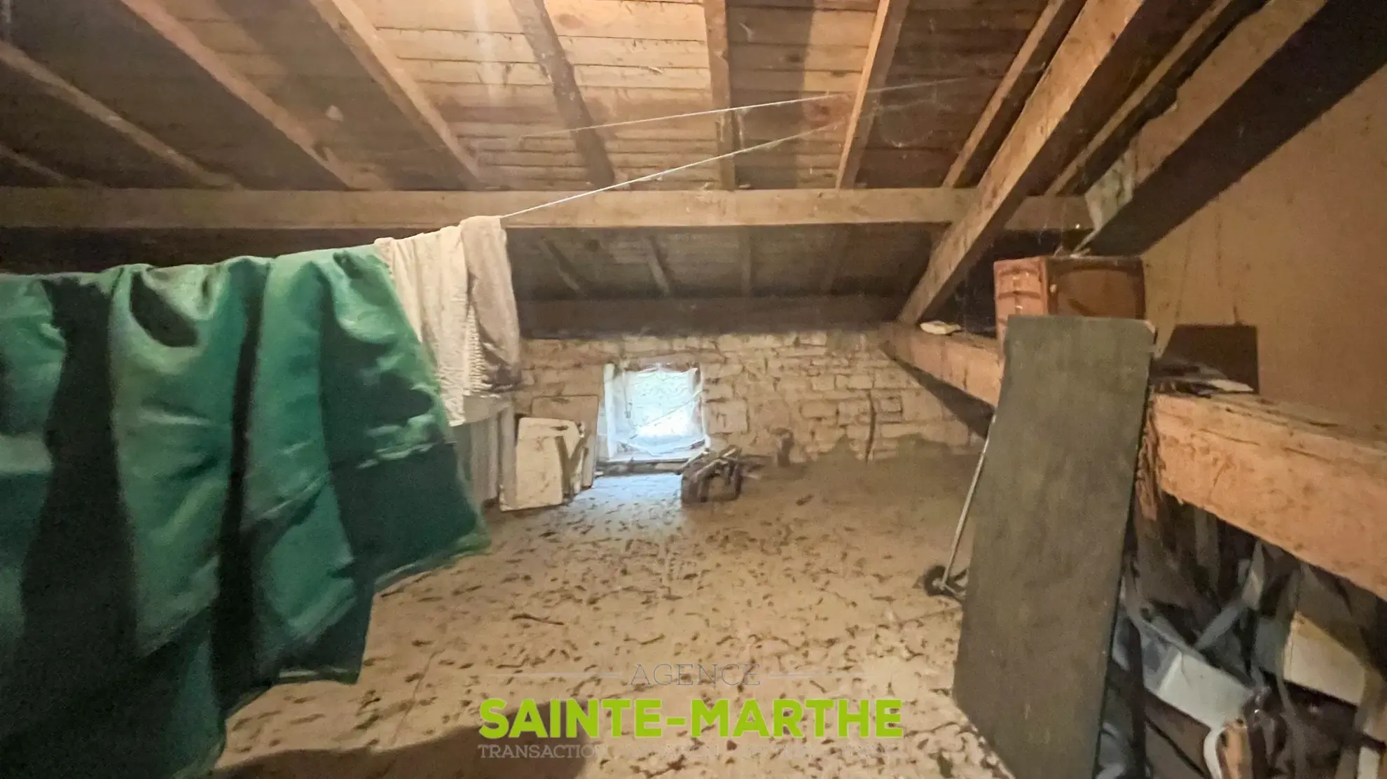 Ensemble immobilier à rénover à Chizé - 60 000€ 