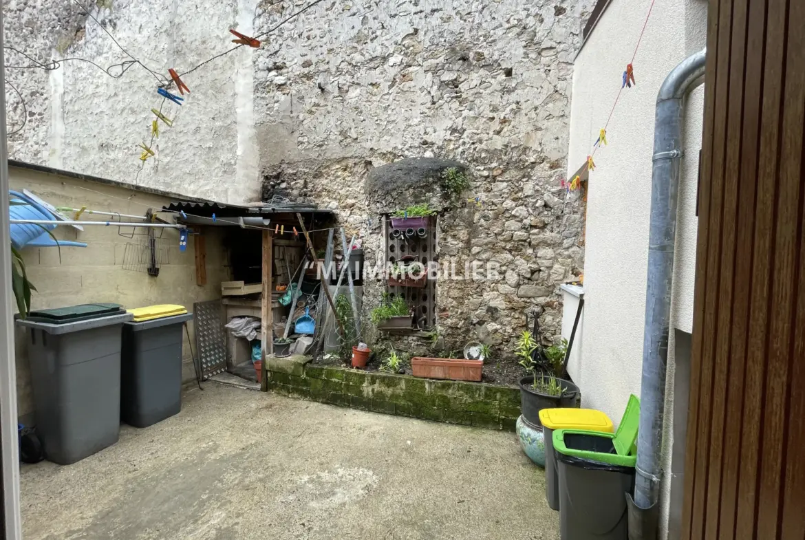 Maison de ville à La Ferté-sous-Jouarre - 2 chambres - 111000 € 