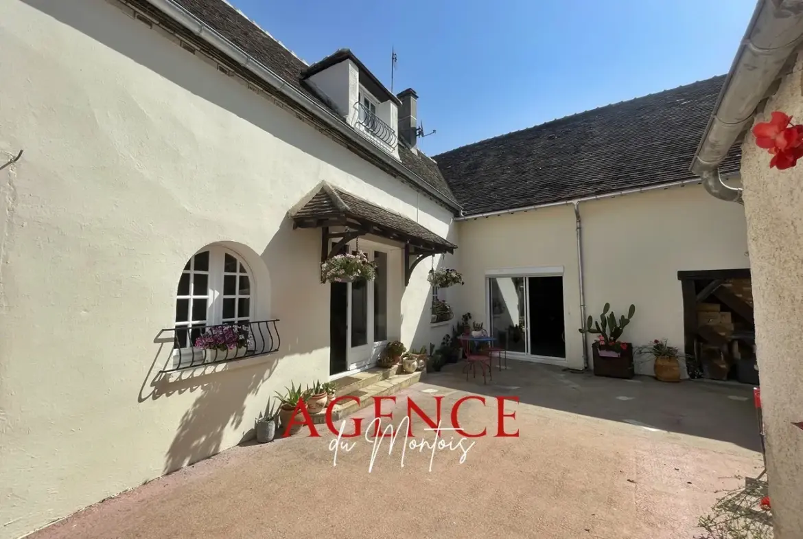 Fermette spacieuse à vendre à Sergines 