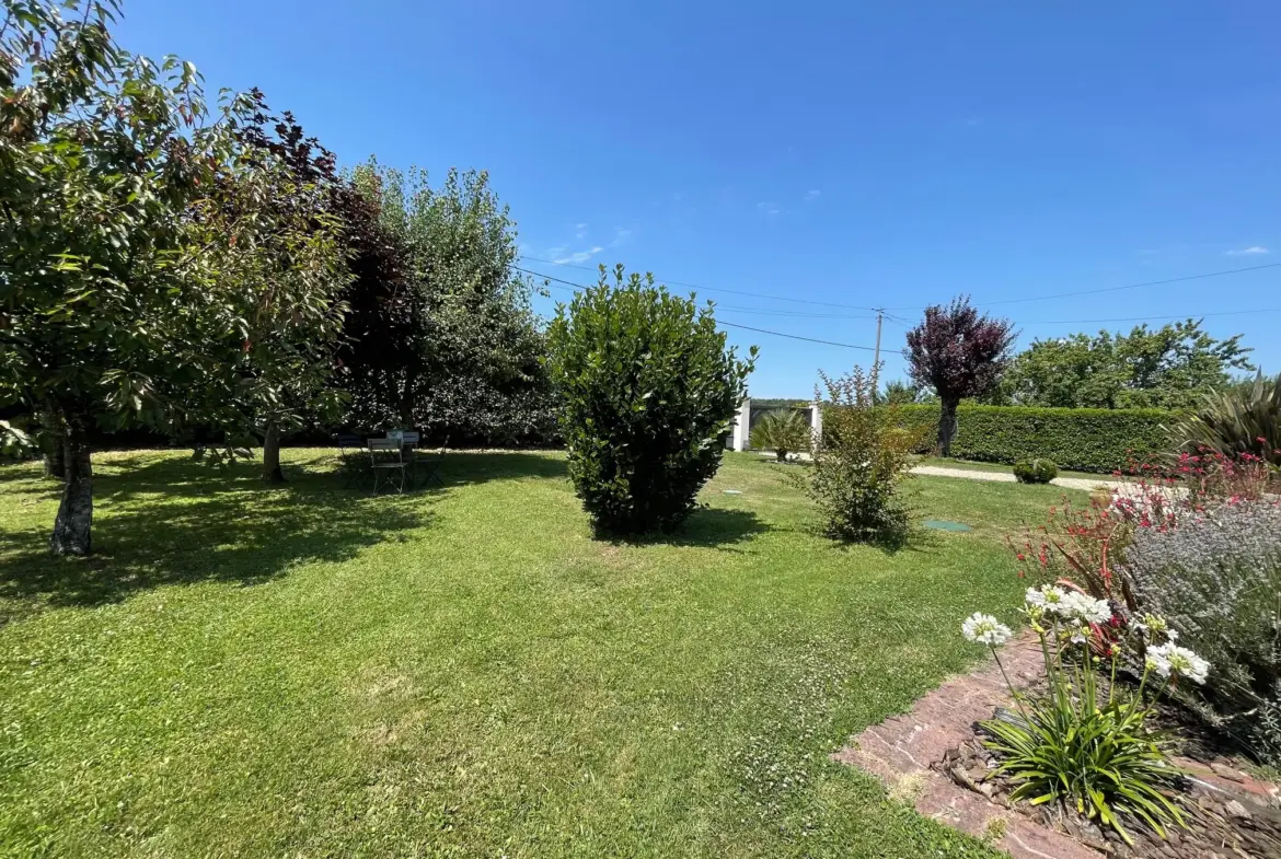 Maison rénovée 4 pièces avec jardin à Meschers sur Gironde 