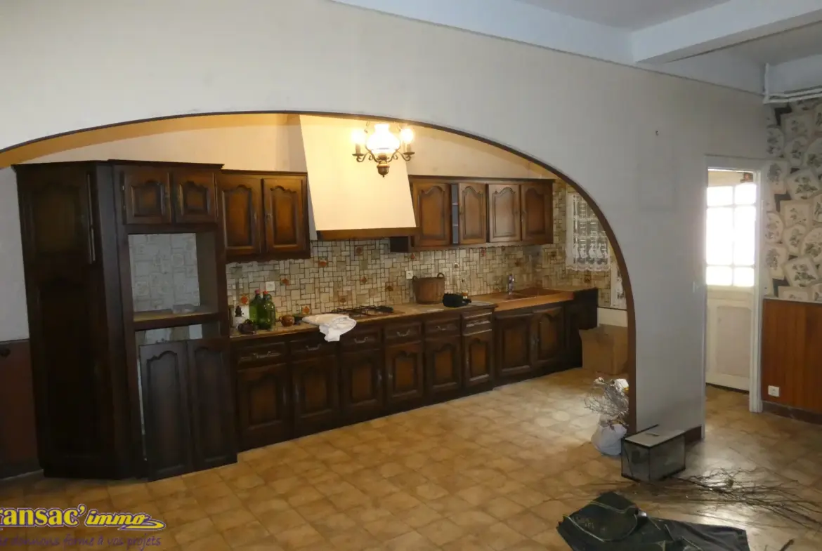 Maison de Ville à Courpière - 6 Chambres à Vendre 
