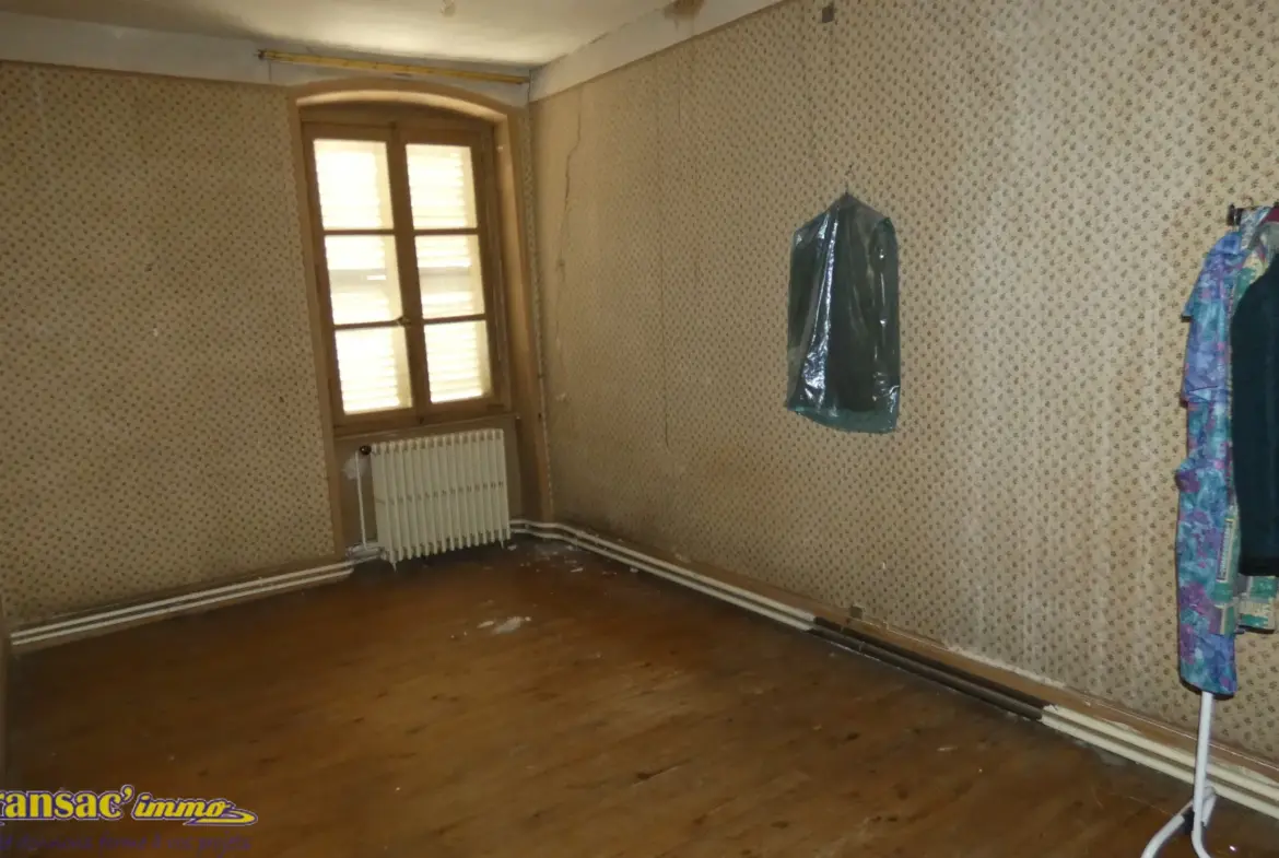 Maison de Ville à Courpière - 6 Chambres à Vendre 
