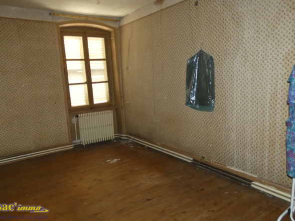 Maison de Ville à Courpière - 6 Chambres à Vendre 
