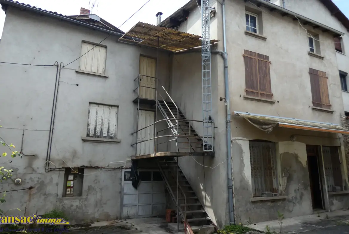 Maison de Ville à Courpière - 6 Chambres à Vendre 