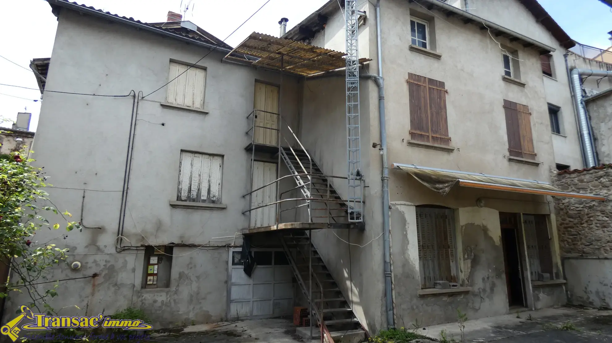 Maison de Ville à Courpière - 6 Chambres à Vendre 