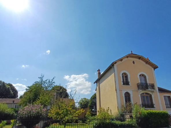 Maison authentique des années 30 à Vichy à rénover 