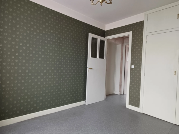 Maison authentique des années 30 à Vichy à rénover 