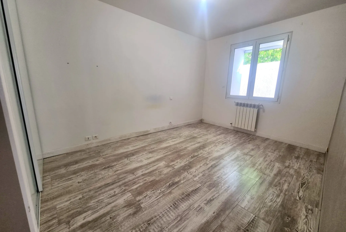 Appartement 153 m2 à Névian - 4 Chambres avec Terrasse et Parking 