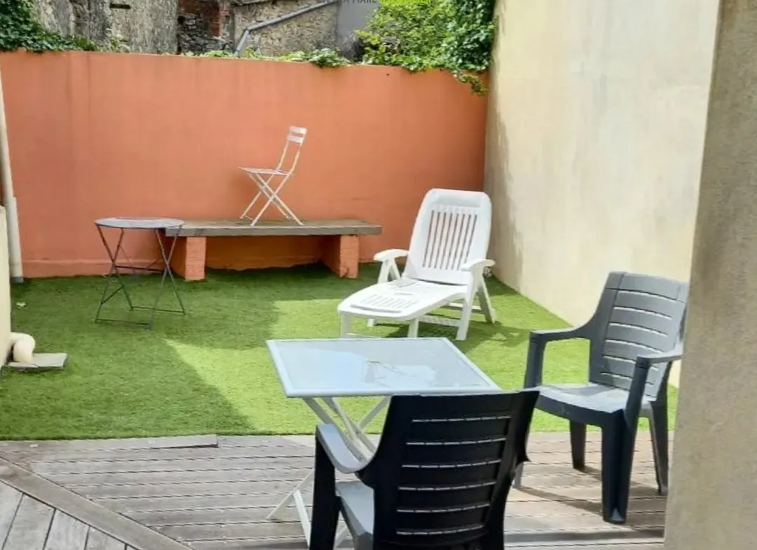 Appartement 153 m2 à Névian - 4 Chambres avec Terrasse et Parking 