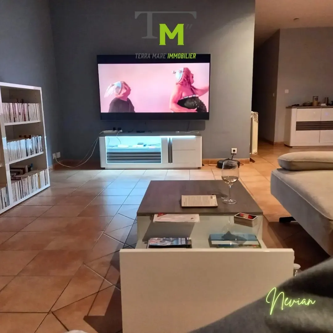 Appartement 153 m2 à Névian - 4 Chambres avec Terrasse et Parking 