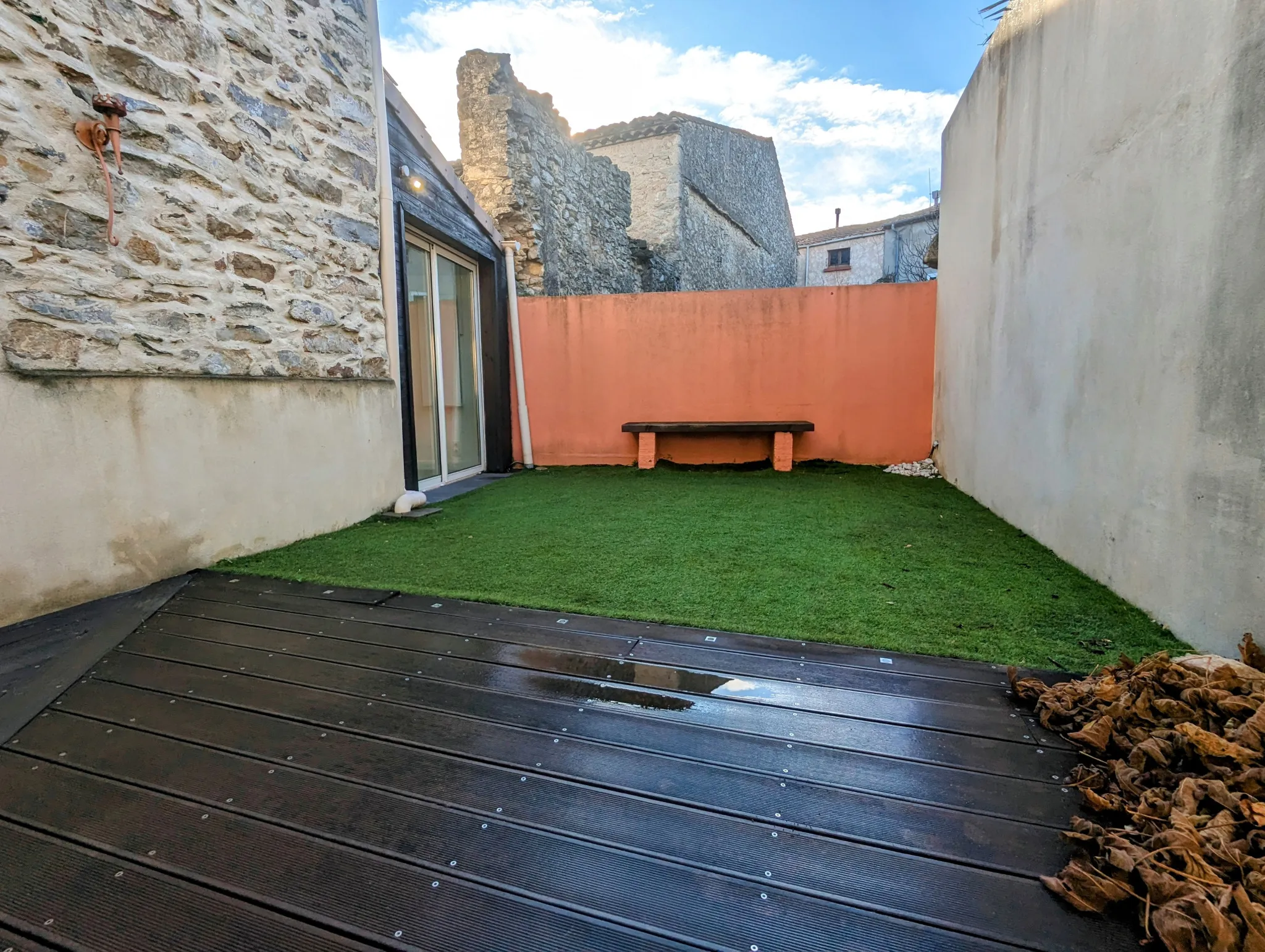 Appartement 153 m2 à Névian - 4 Chambres avec Terrasse et Parking 