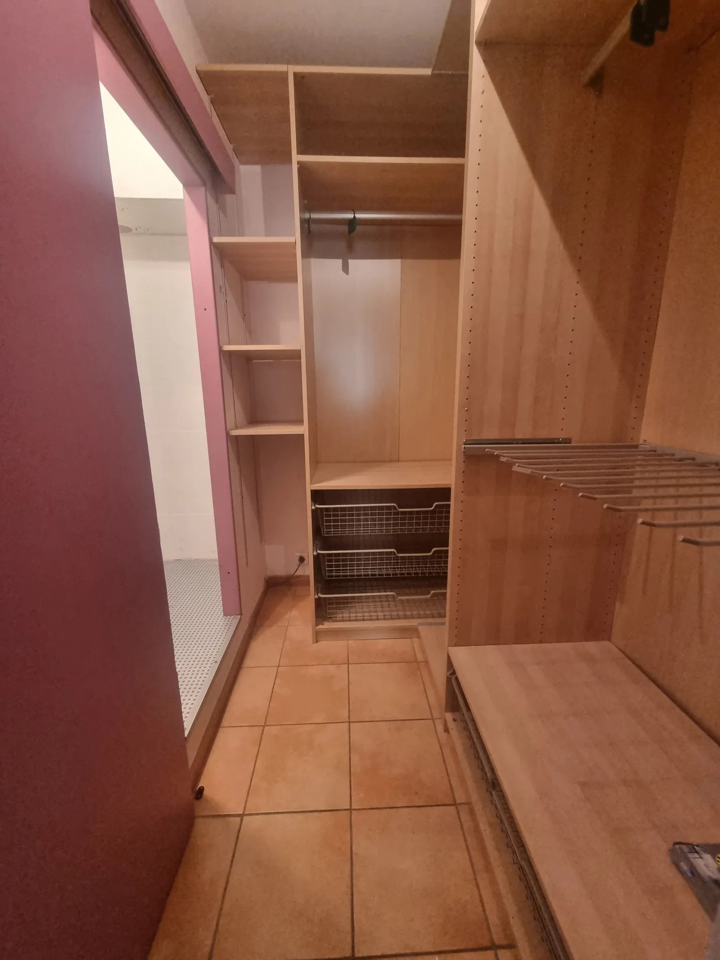 Appartement 153 m2 à Névian - 4 Chambres avec Terrasse et Parking 
