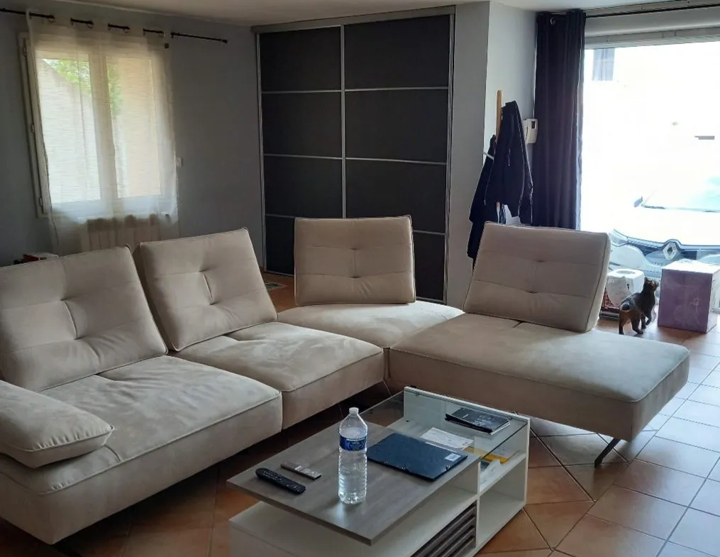 Appartement 153 m2 à Névian - 4 Chambres avec Terrasse et Parking 