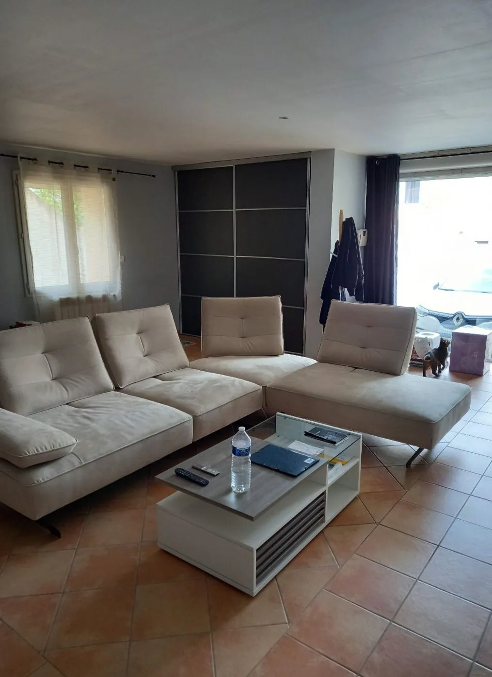 Appartement 153 m2 à Névian - 4 Chambres avec Terrasse et Parking 