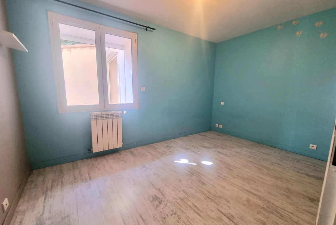 Appartement 153 m2 à Névian - 4 Chambres avec Terrasse et Parking 