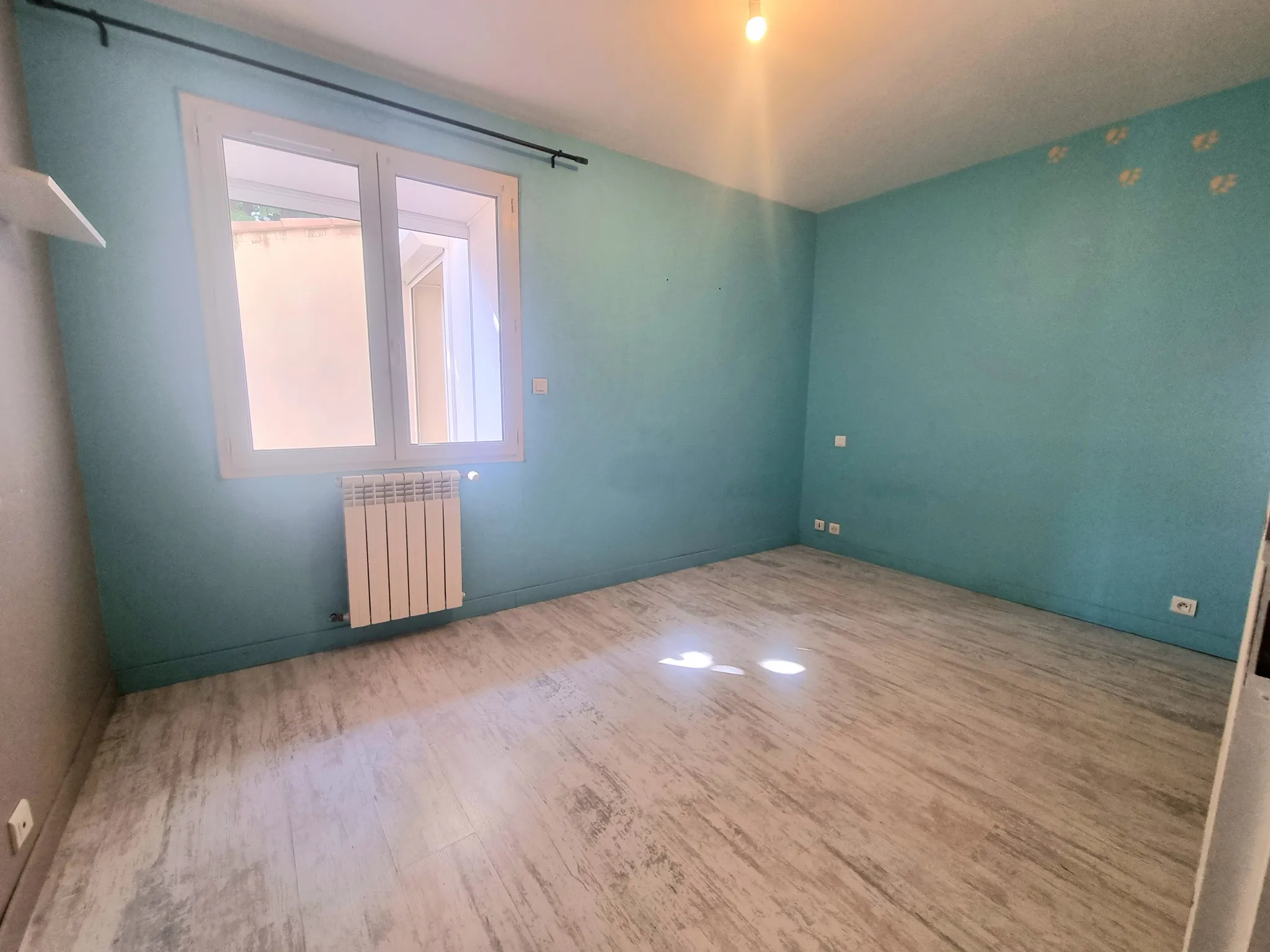 Appartement 153 m2 à Névian - 4 Chambres avec Terrasse et Parking 