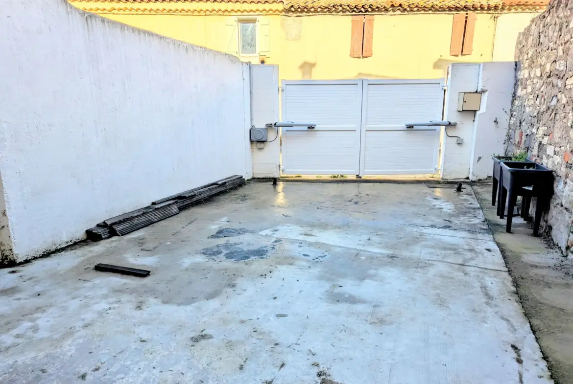 Appartement 153 m2 à Névian - 4 Chambres avec Terrasse et Parking 