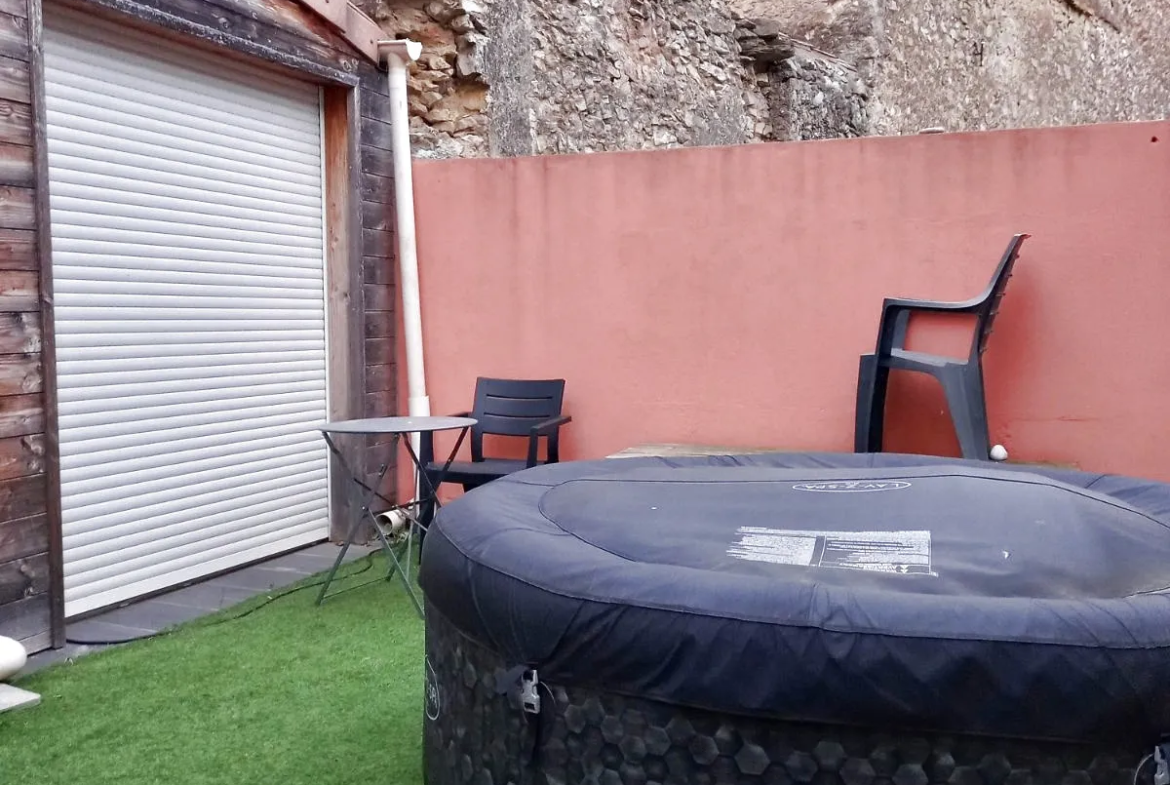 Appartement 153 m2 à Névian - 4 Chambres avec Terrasse et Parking 