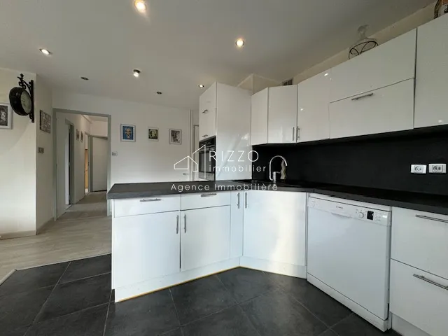 Bel appartement lumineux à Valserhône avec vue sur le Rhône 