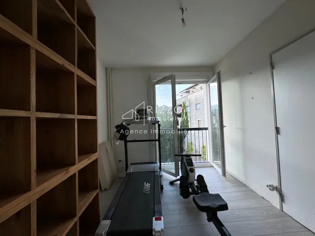 Bel appartement lumineux à Valserhône avec vue sur le Rhône 