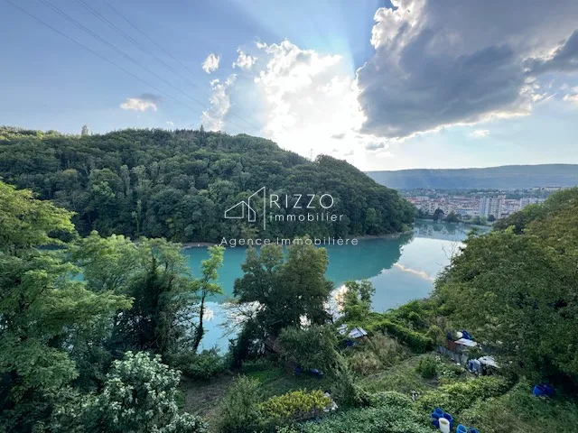 Bel appartement lumineux à Valserhône avec vue sur le Rhône 