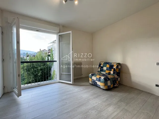 Bel appartement lumineux à Valserhône avec vue sur le Rhône 