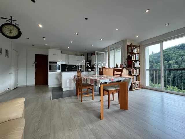 Bel appartement lumineux à Valserhône avec vue sur le Rhône 