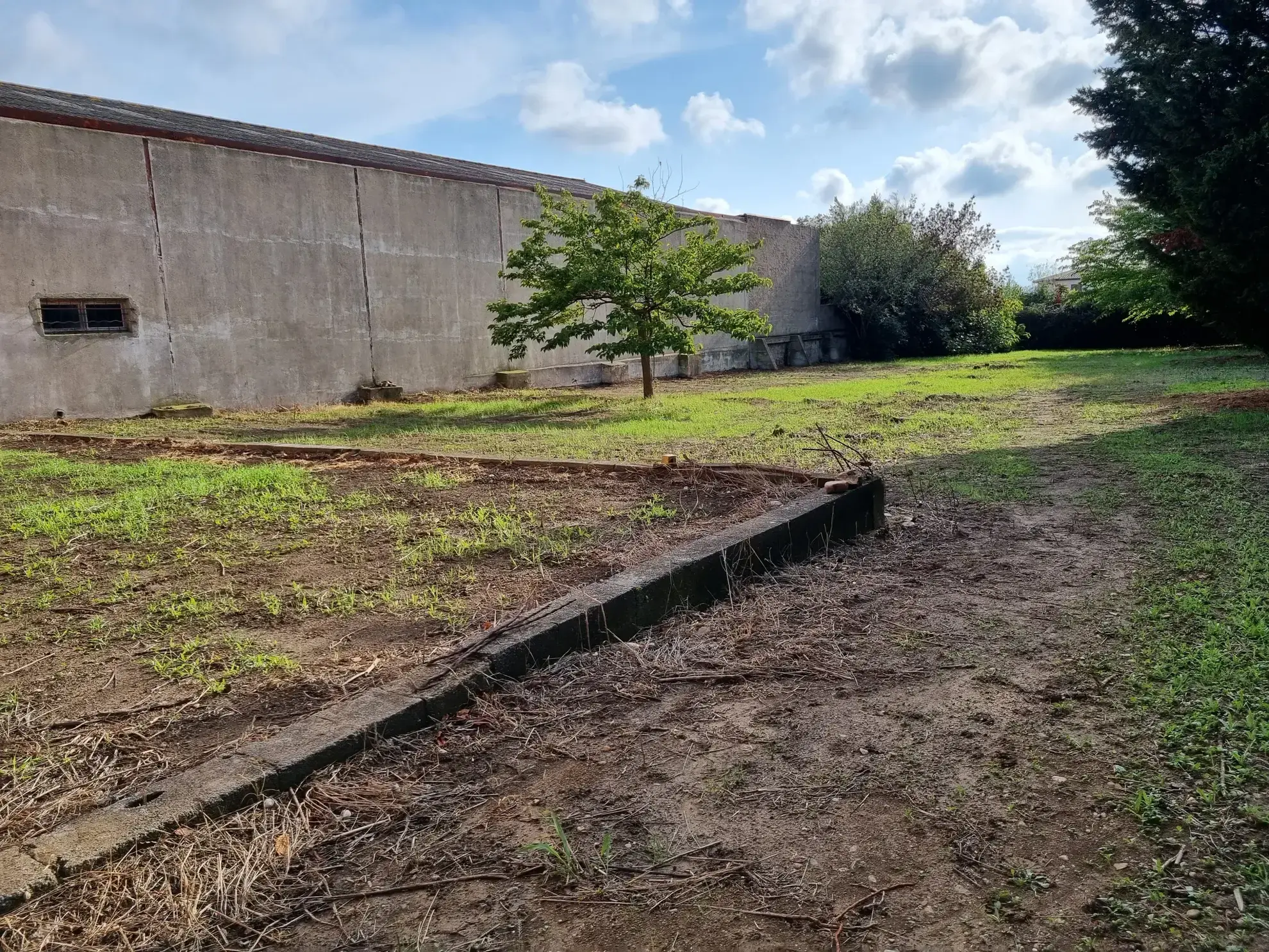 Terrain constructible de 1443 m² à Ventenac-en-Minervois 