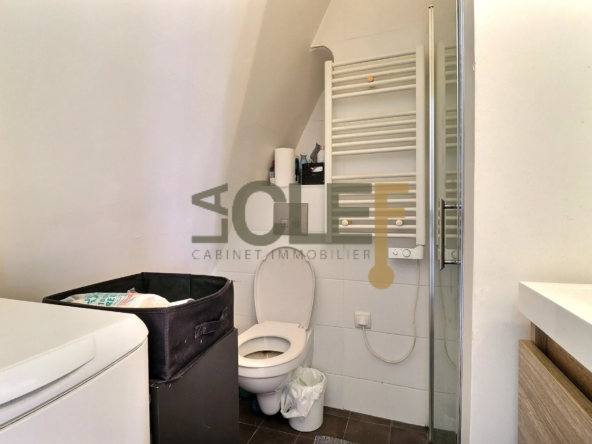 Studio lumineux avec balcon au dernier étage à Paris 15 