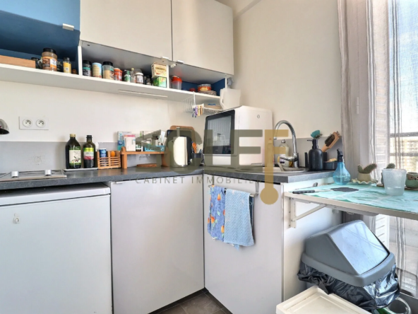 Studio lumineux avec balcon au dernier étage à Paris 15 