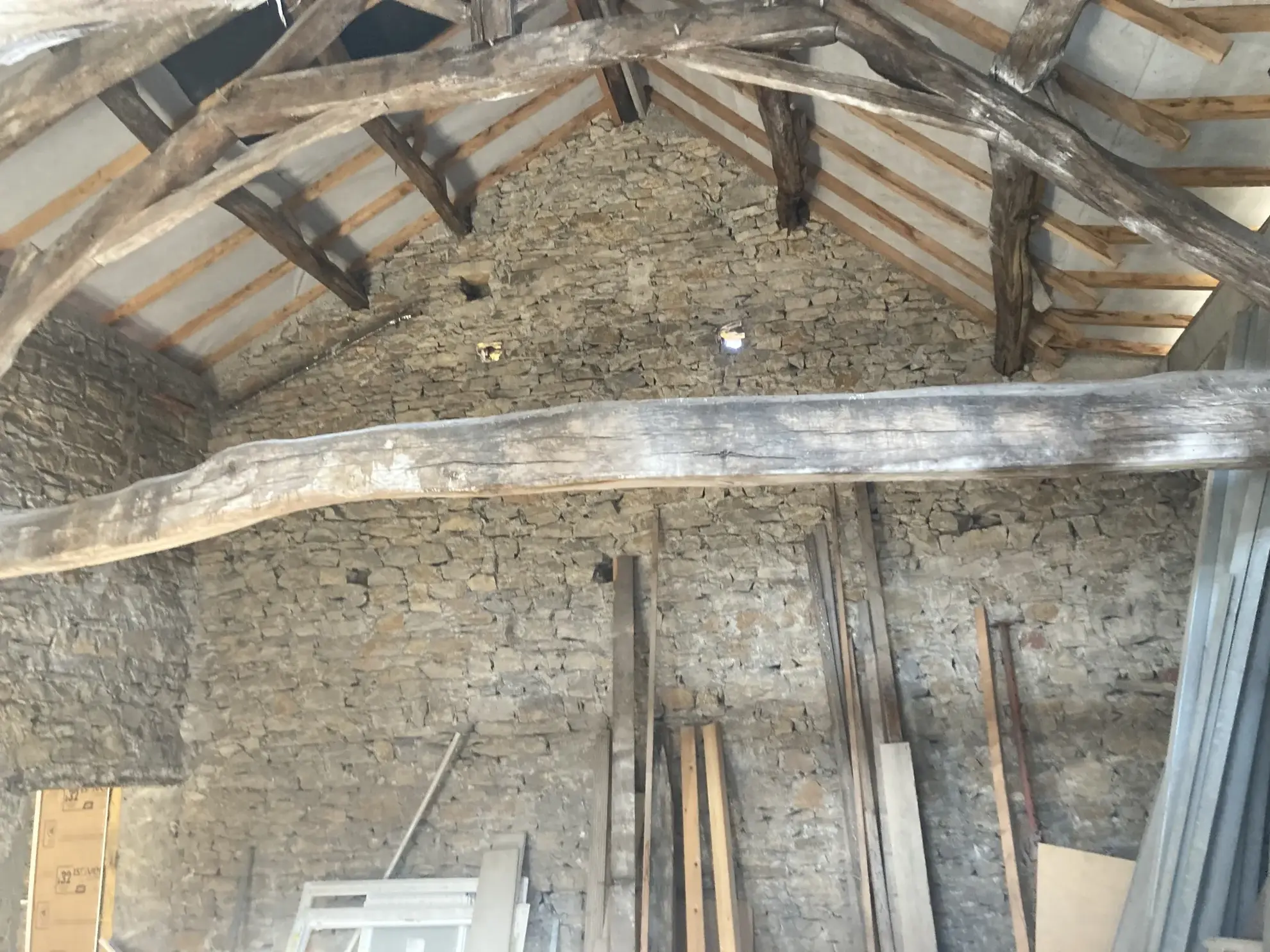Grange de 90 m² à vendre à Sault Brenaz, transformable en habitation 