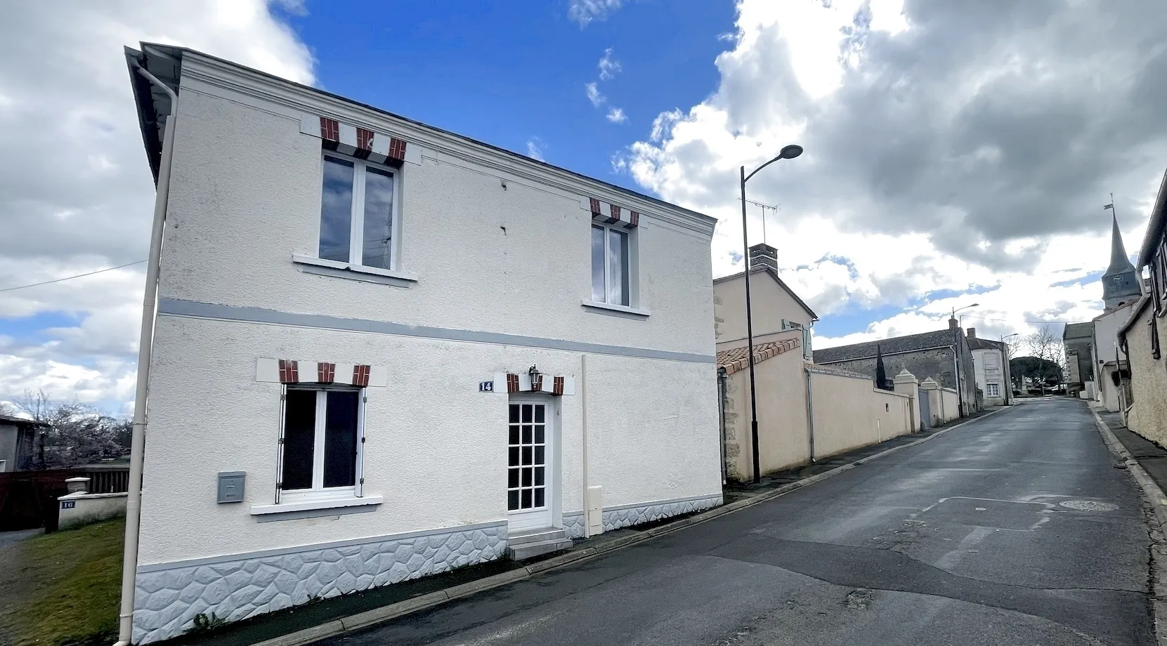 Maison de Village Rénovée à Vendre - 15 min de Vihiers 
