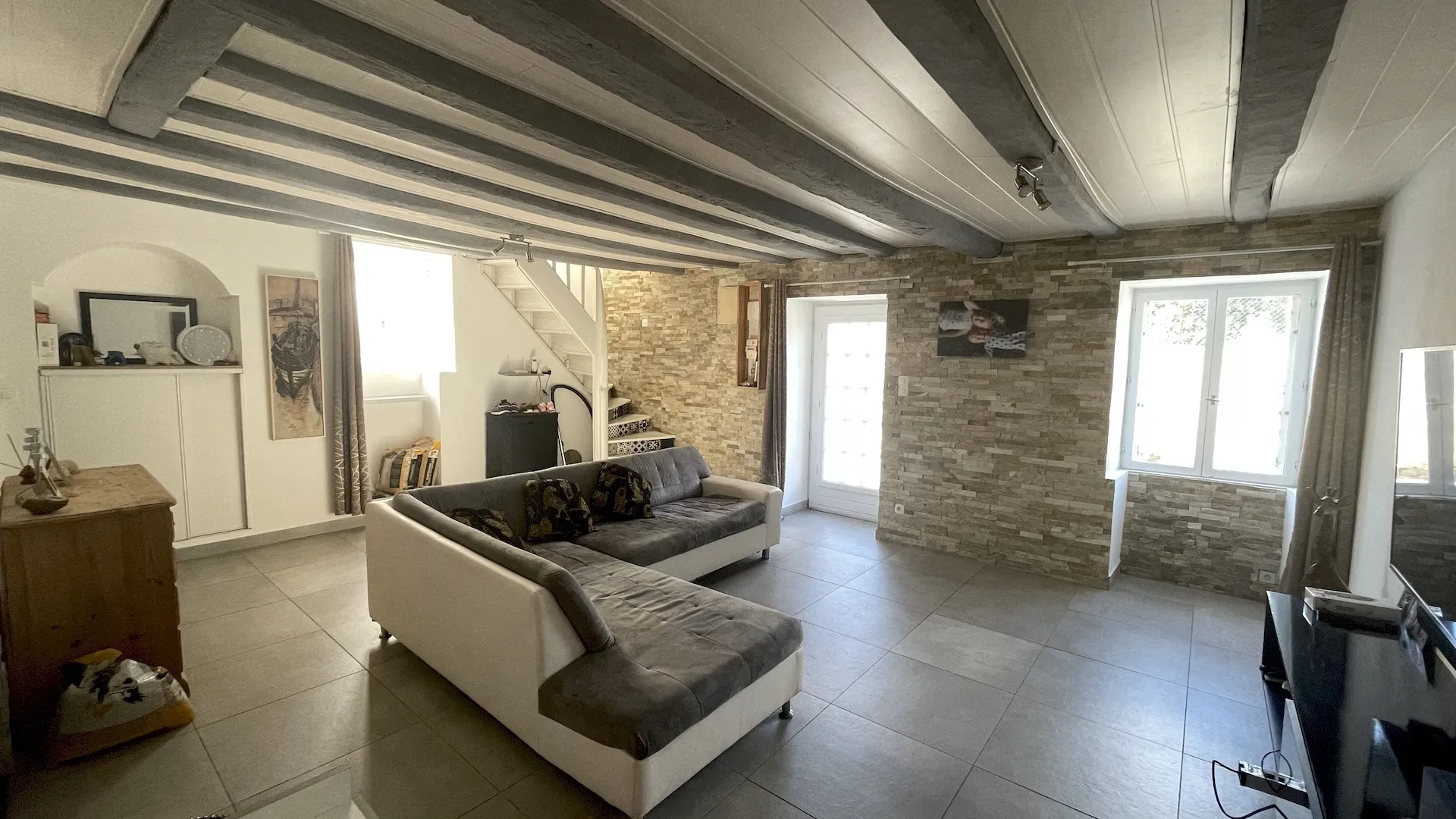 Maison de Village Rénovée à Vendre - 15 min de Vihiers 