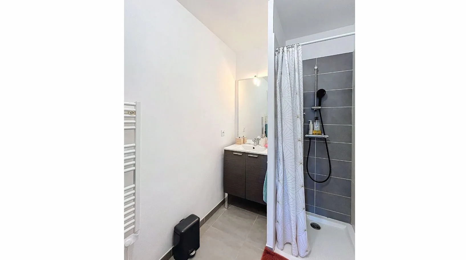 Appartement Type 2 à Gardanne avec Terrasse et Box Fermé 