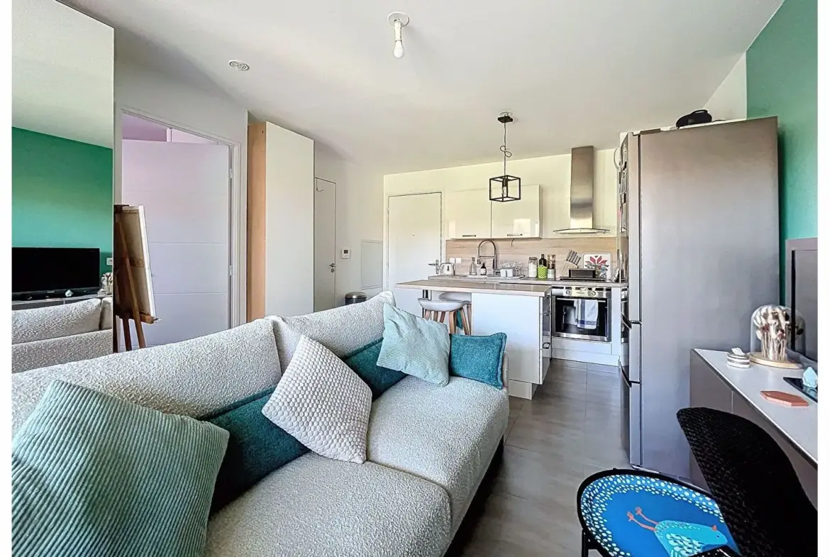 Appartement Type 2 à Gardanne avec Terrasse et Box Fermé 