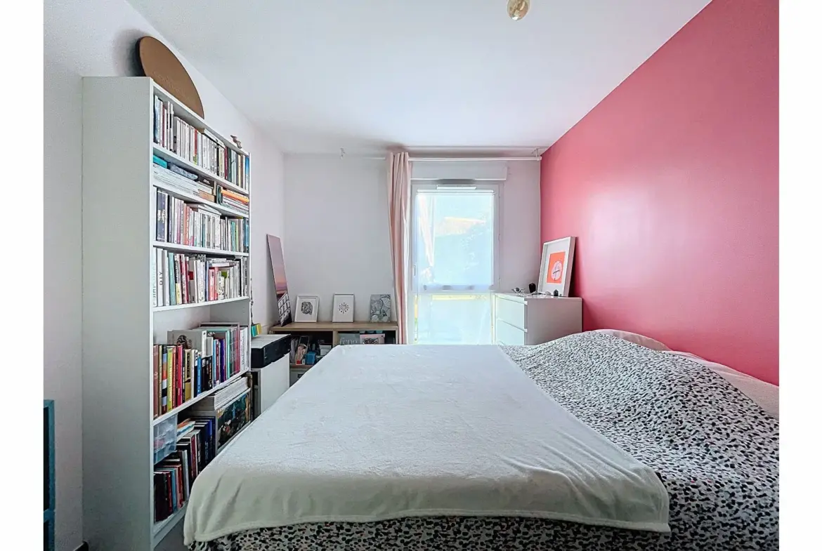 Appartement Type 2 à Gardanne avec Terrasse et Box Fermé 