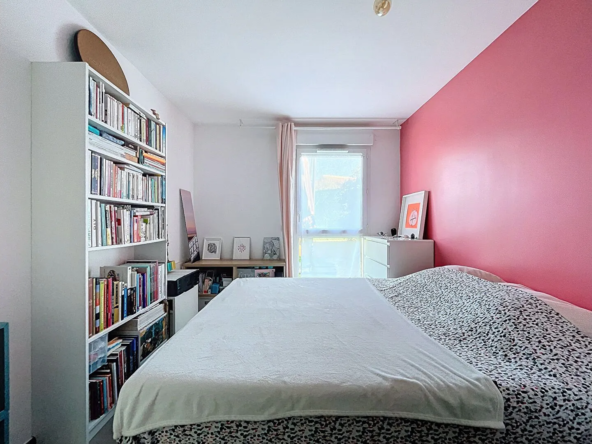 Appartement Type 2 à Gardanne avec Terrasse et Box Fermé 
